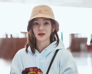 袁姗姗清新柔美机场写真图片_5