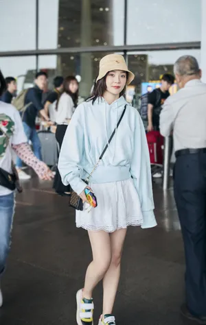 袁姗姗清新柔美机场写真图片_7