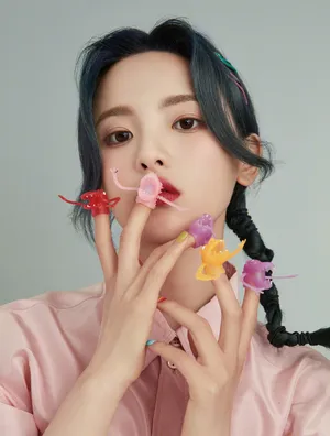 杨超越清纯俏皮杂志写真图片_1