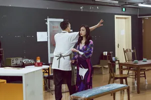倪妮优雅话剧彩排图片_5