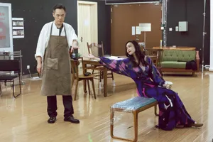 倪妮优雅话剧彩排图片_6