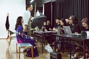 倪妮优雅话剧彩排图片_8