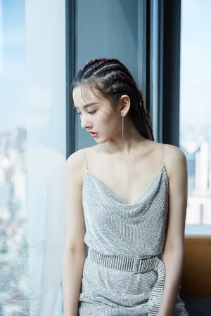 宋祖儿酷美脏辫俏皮写真图片_2