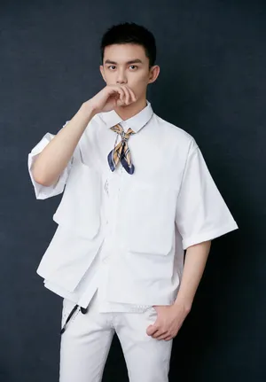 吴磊清爽白色系短发写真图片