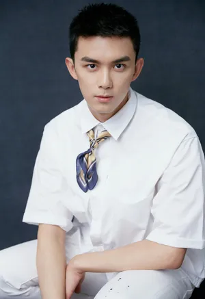 吴磊清爽白色系短发写真图片_2