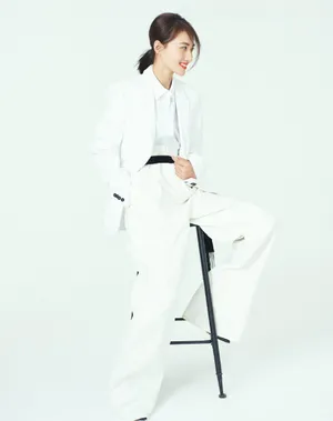 冯文娟西装帅气性感写真