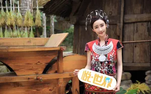 刘凡菲民族服装性感图片