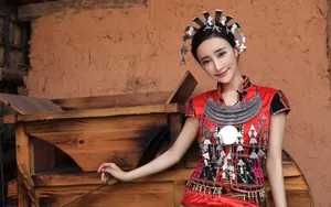 刘凡菲民族服装性感图片