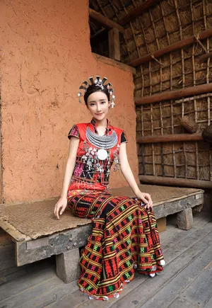 刘凡菲民族服装性感图片_3