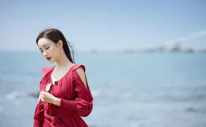刘凡菲红色长裙性感图片_5