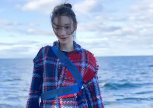 刘凡菲户外性感时尚写真_3