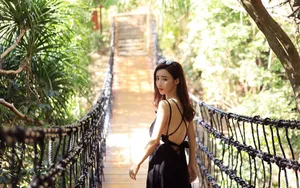 刘凡菲裸背长腿诱惑写真_3