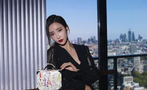 刘凡菲国外旅拍图片_1