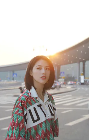 董琦复古休闲风机场照图片_1