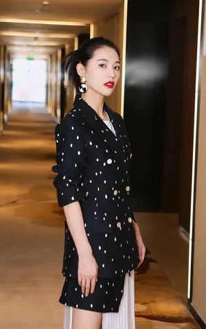 董琦时尚干练写真图片_2