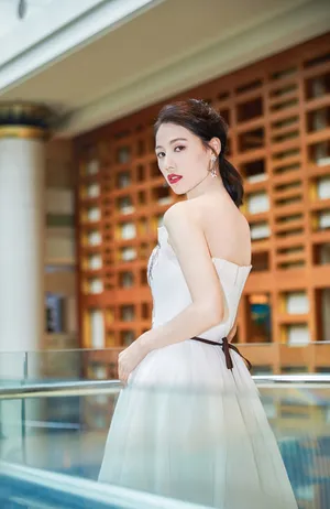 董琦淡雅脱俗图片_2