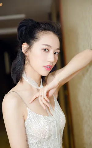 董琦阿修罗发布会性感图片_2
