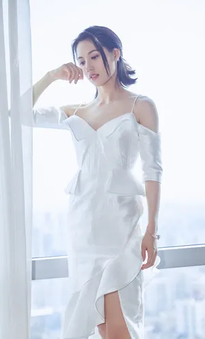 董琦性感吊带裙写真图片_2