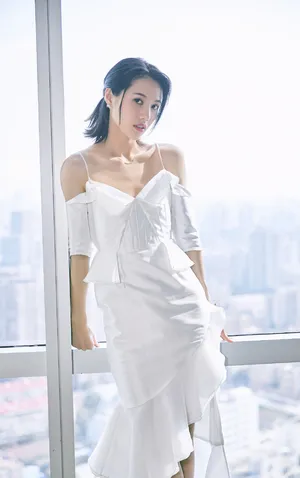 董琦性感吊带裙写真图片_4