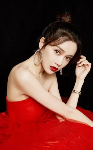 黄一琳美艳性感活动写真图片