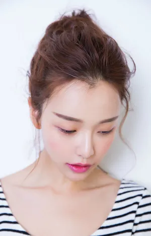 黄一琳清新粉嫩美妆写真图片_3