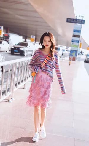 黄一琳清新甜美机场照图片_3