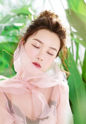 黄一琳性感迷人时尚杂志封面大片_4