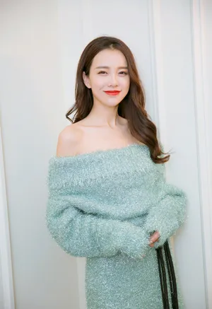 黄一琳纽约俏皮甜美图片_2