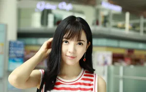 雨婷儿早期机场照图片_2