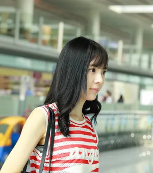 雨婷儿早期机场照图片_3