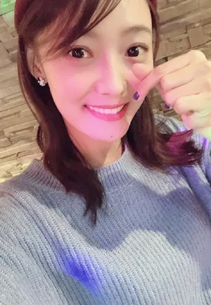 林源甜美俏皮自拍照图片_2
