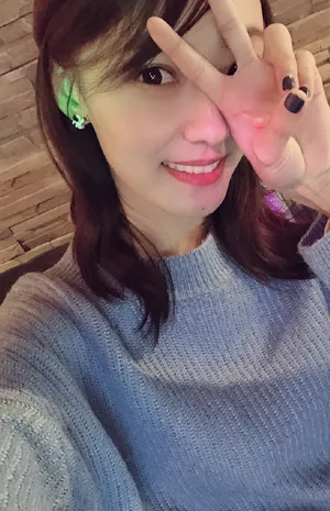 林源甜美俏皮自拍照图片_3