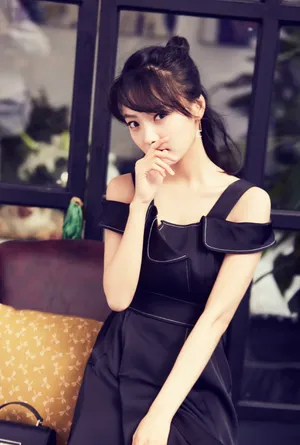 林源性感妩媚时尚写真图片_1