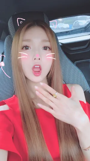 叶子淇超萌猫咪自拍图片_4