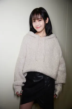郑湫泓清新甜美活动写真图片_2
