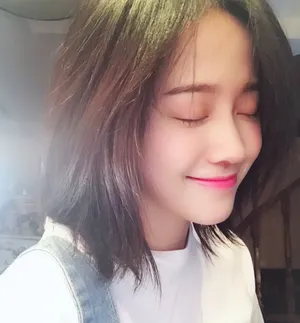 郑湫泓俏皮可爱自拍照_3