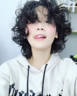 郑湫泓俏皮可爱自拍照_5