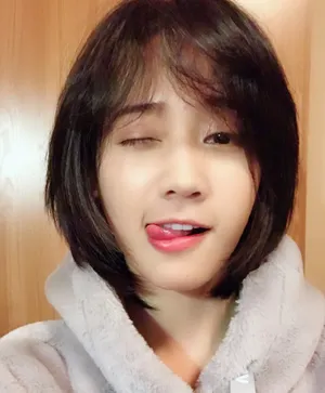 郑湫泓俏皮可爱自拍照_7