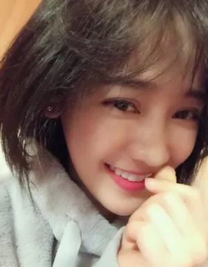 郑湫泓俏皮可爱自拍照_9