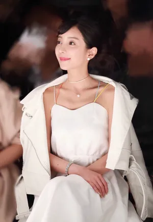 马梦乔性感撩人街拍图片_5