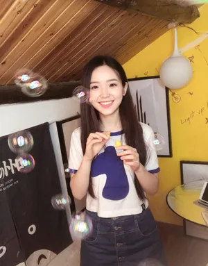 金雯昕俏皮居家生活照片_4