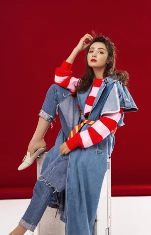 麦迪娜率性街头风时尚写真图片