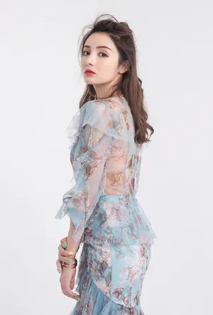 麦迪娜清新脱俗时尚写真图片_2