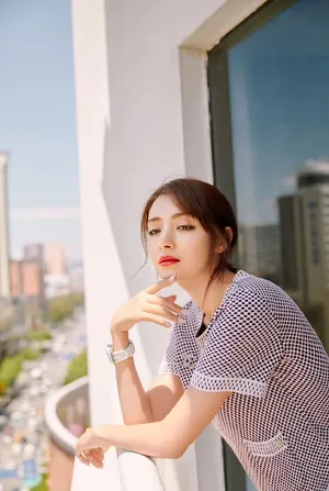 麦迪娜明艳动人图片_3