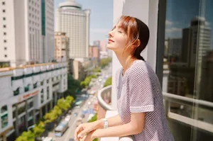 麦迪娜明艳动人图片_4