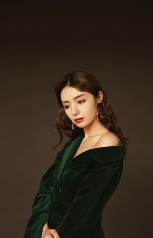 麦迪娜性感典雅时尚写真图片_2