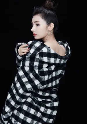 麦迪娜性感露肩时尚写真图片_3