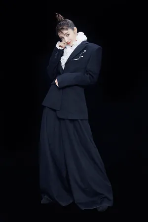 麦迪娜甜美干练时尚写真图片_4