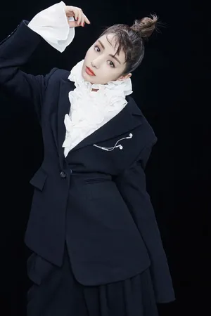 麦迪娜甜美干练时尚写真图片_6