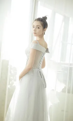 麦迪娜优雅迷人图片_2